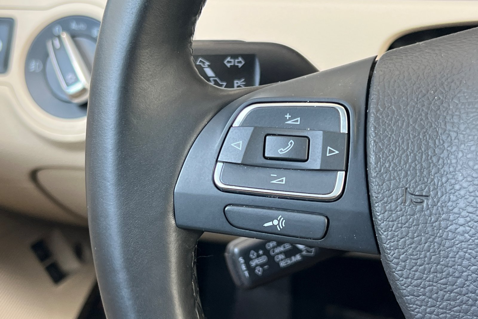 Used 2010 Volkswagen CC Luxury FWD image 25