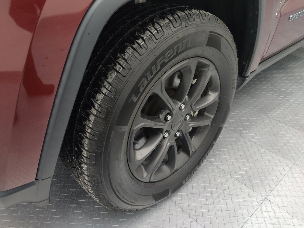 Used 2021 Jeep Grand Cherokee Laredo X image 31