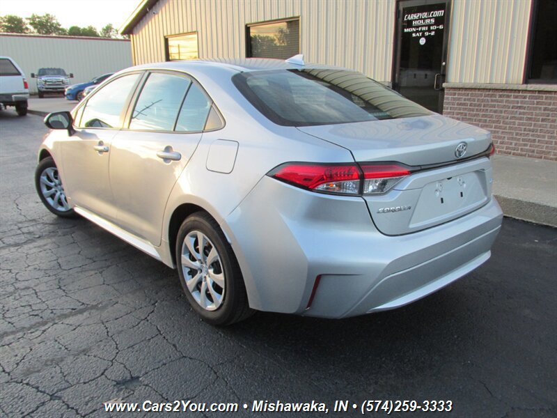 Used 2021 Toyota Corolla LE FWD image 5