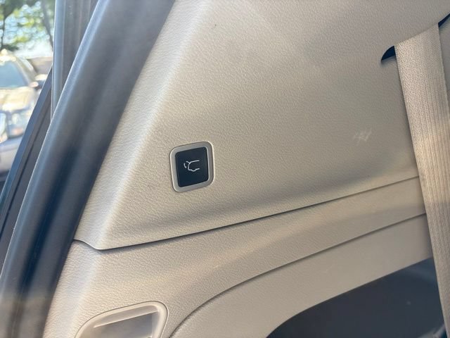 Used 2023 Chrysler Pacifica Touring-L FWD image 14