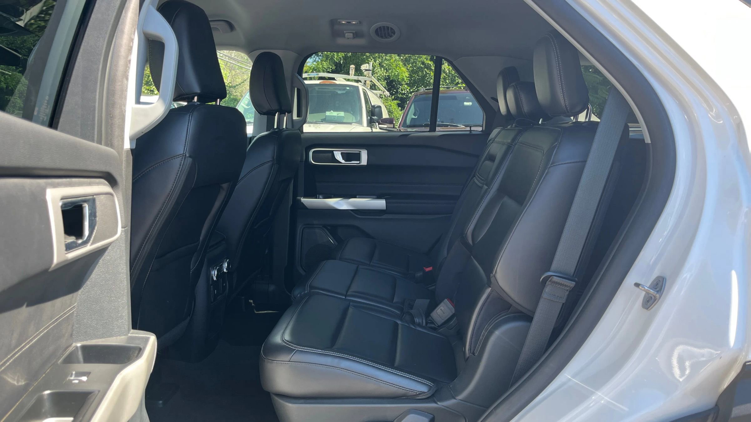 Used 2021 Ford Explorer XLT w/ Equipment Group 202A image 10