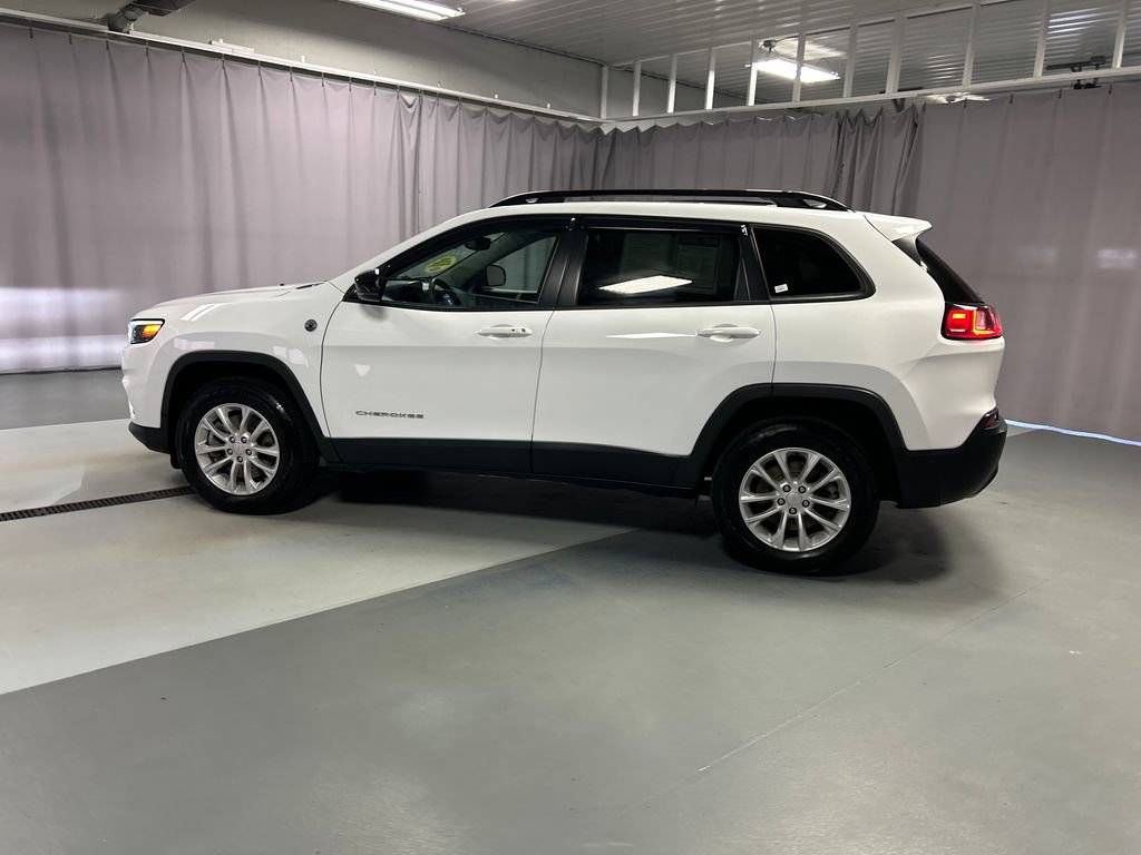 Used 2022 Jeep Cherokee Latitude Lux w/ Sun & Sound Group AWD/4WD image 4
