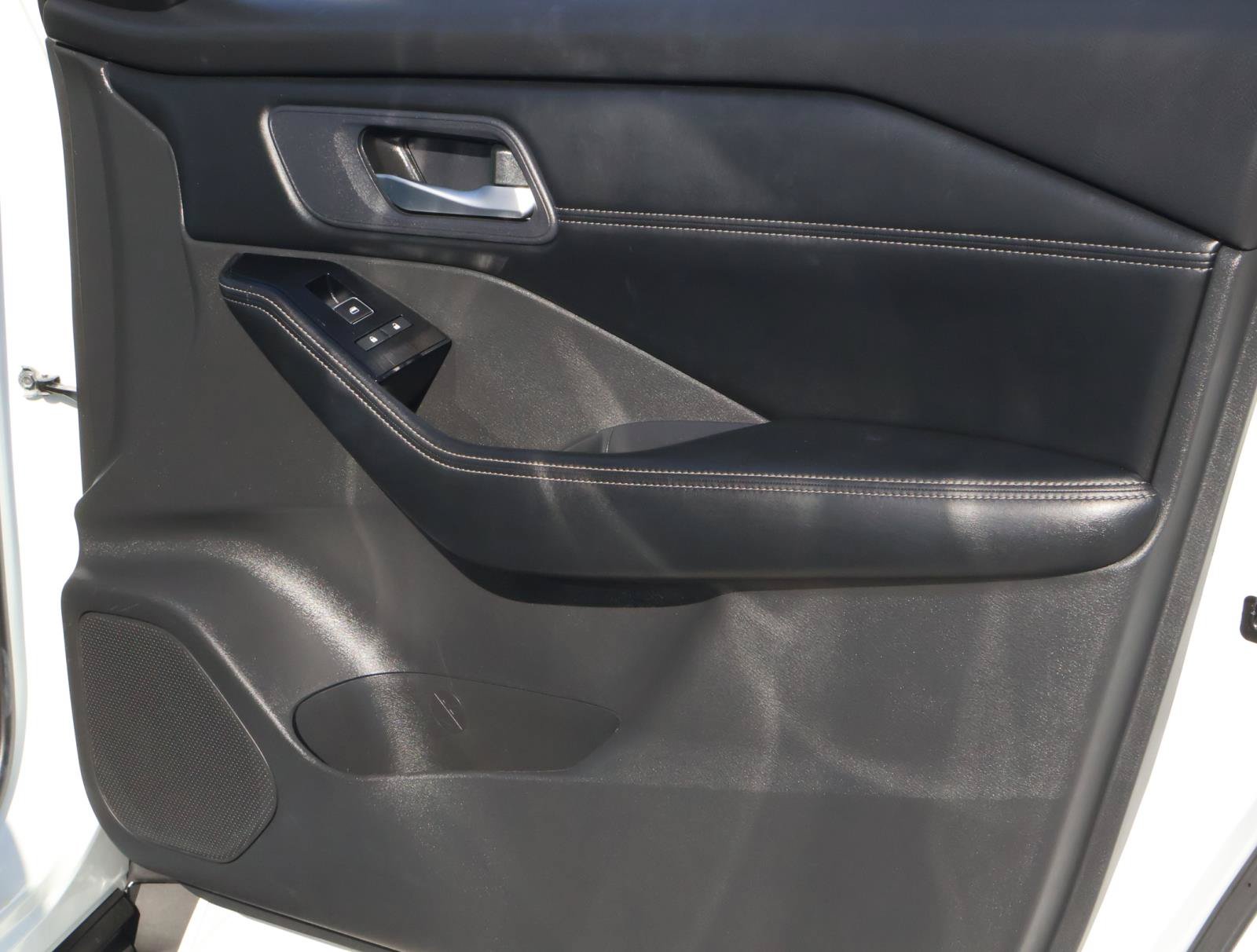 Used 2024 Nissan Rogue SL w/ SL Premium Package FWD image 16