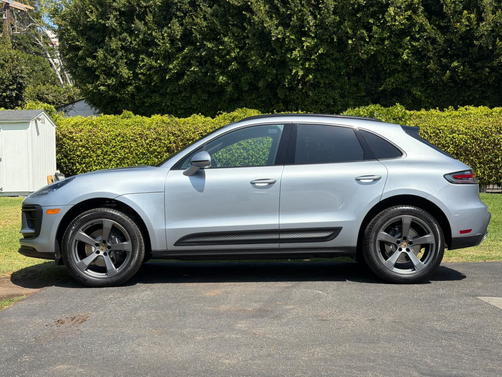 New 2026 Porsche Macan AWD/4WD image 2