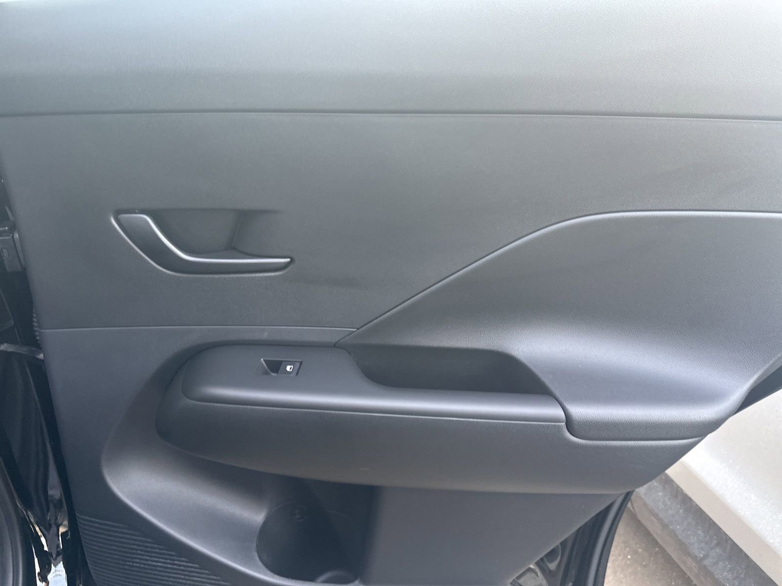 Used 2025 Hyundai Kona SEL image 36