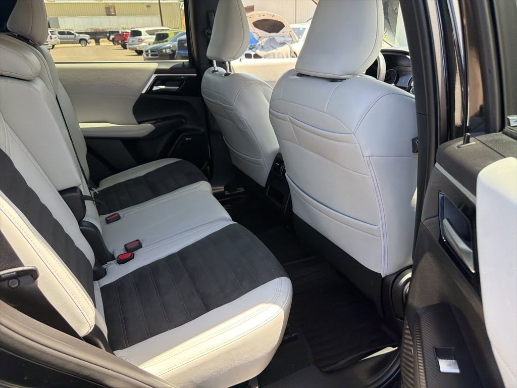 Used 2025 Mitsubishi Outlander SE AWD/4WD image 12