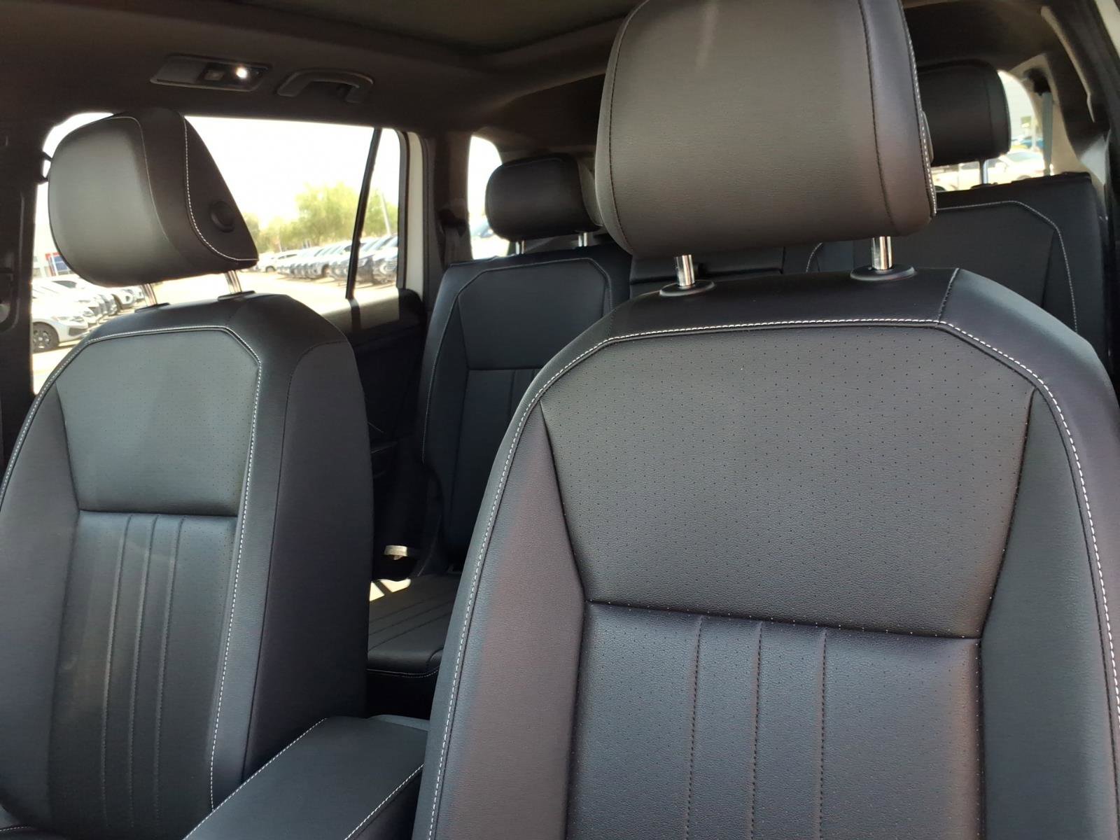 Certified 2023 Volkswagen Tiguan SE R-Line FWD image 21