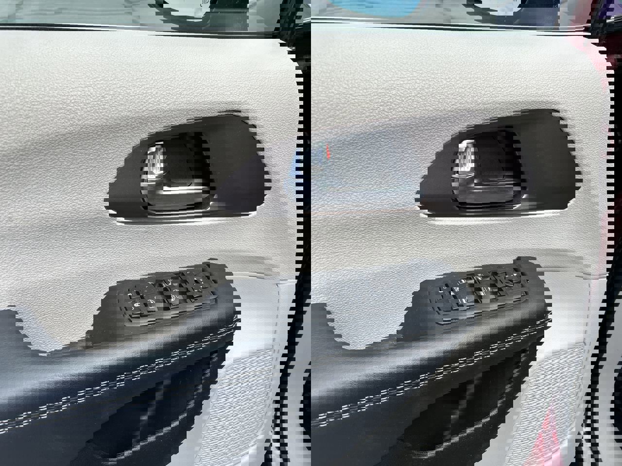 Used 2023 Chrysler Voyager LX image 19