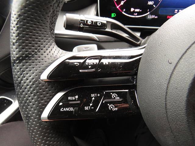 Used 2025 Mercedes-Benz GLC 300 4MATIC image 4