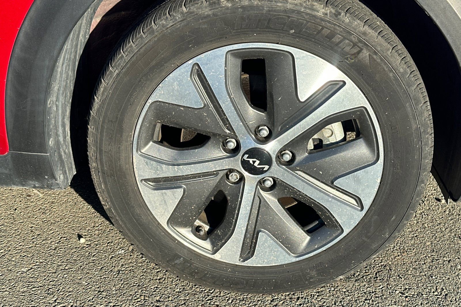 Used 2022 Kia Niro EX image 4