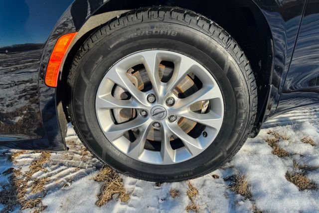 Used 2025 Chrysler Pacifica Select AWD/4WD image 9
