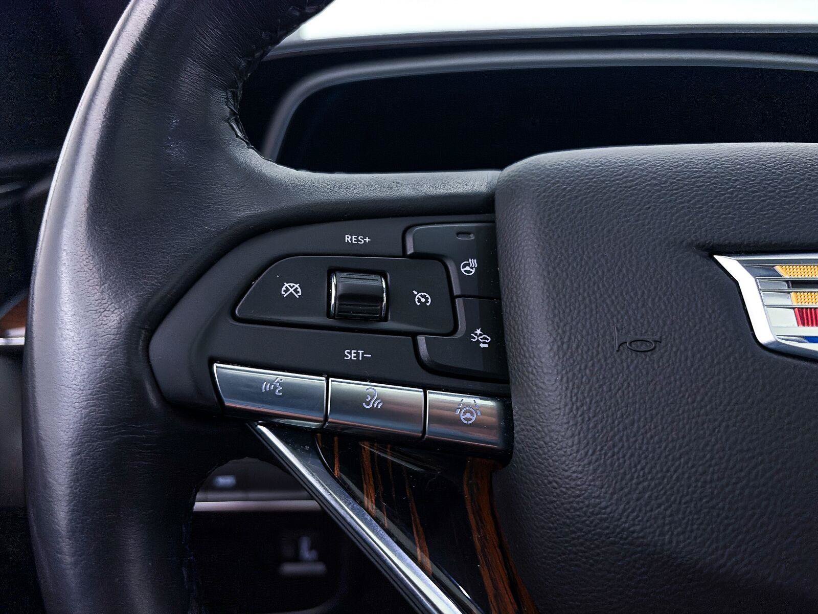 Used 2024 Cadillac Escalade Premium Luxury AWD/4WD image 32