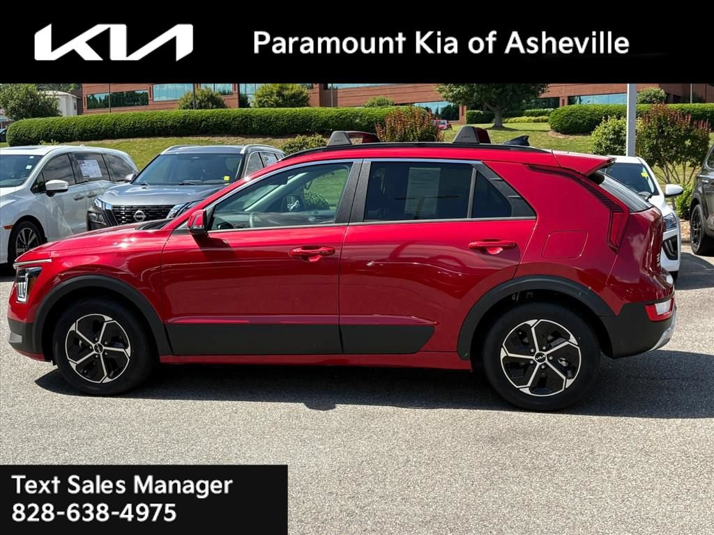 Certified 2025 Kia Niro EX FWD image 3