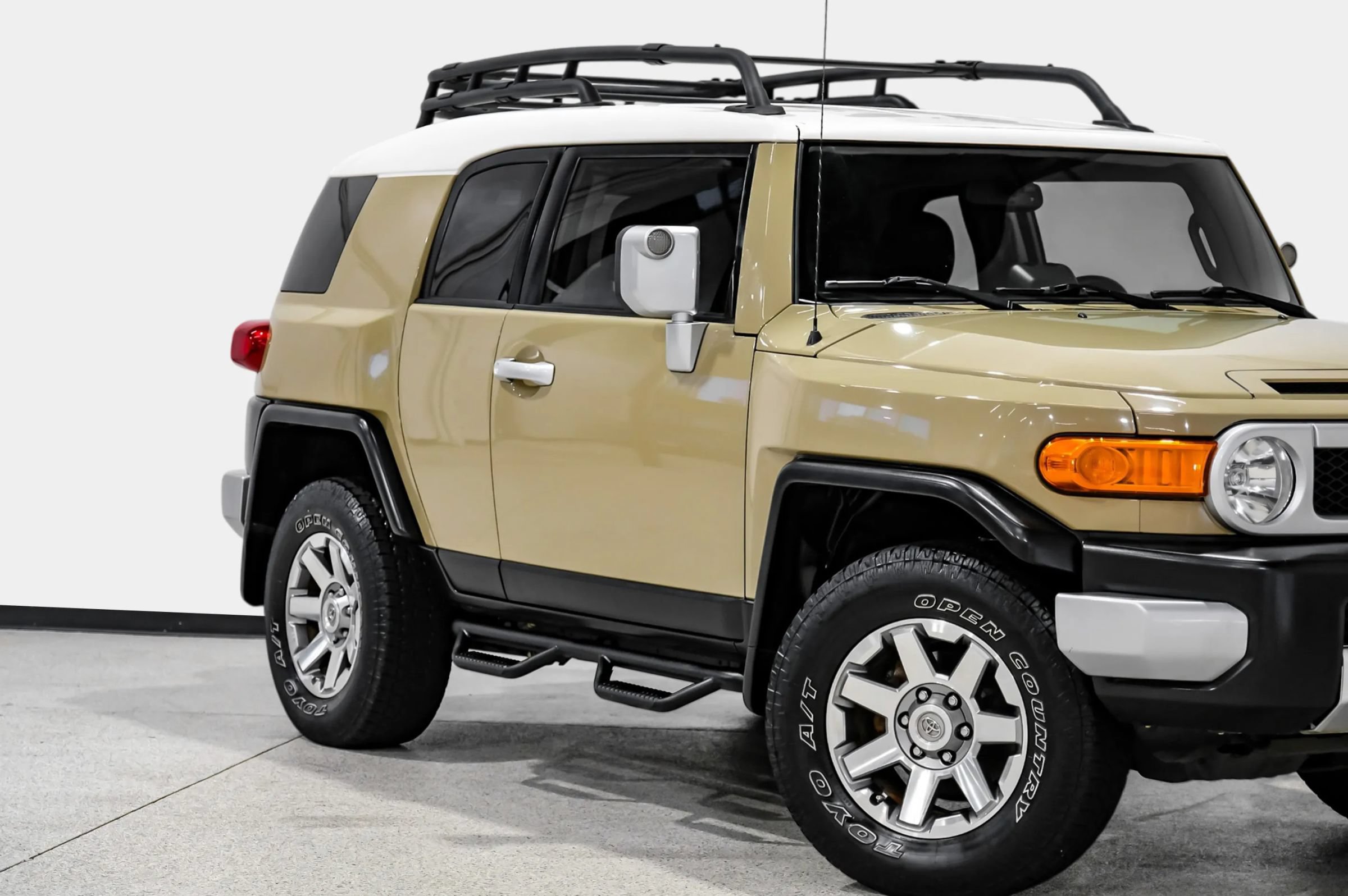 Used 2014 Toyota FJ Cruiser 4WD w/ Upgrade Package image 10