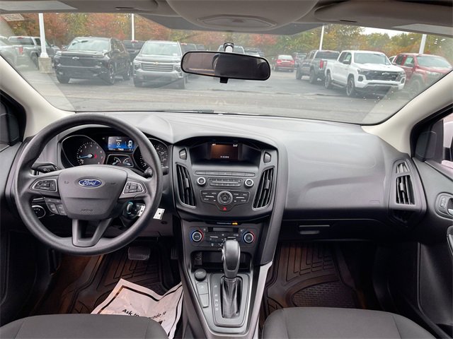 Used 2018 Ford Focus SE w/ SE Appearance Package image 18