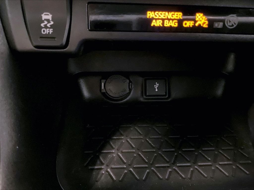 Certified 2021 Toyota RAV4 LE AWD/4WD image 26