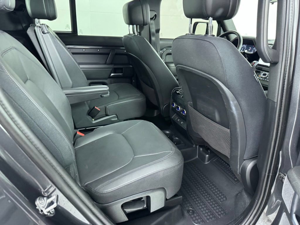 Used 2025 Land Rover Defender 130 V8 AWD/4WD image 31