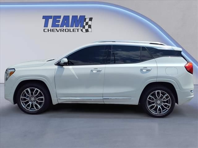 Used 2022 GMC Terrain Denali w/ Denali Premium Package AWD/4WD image 2