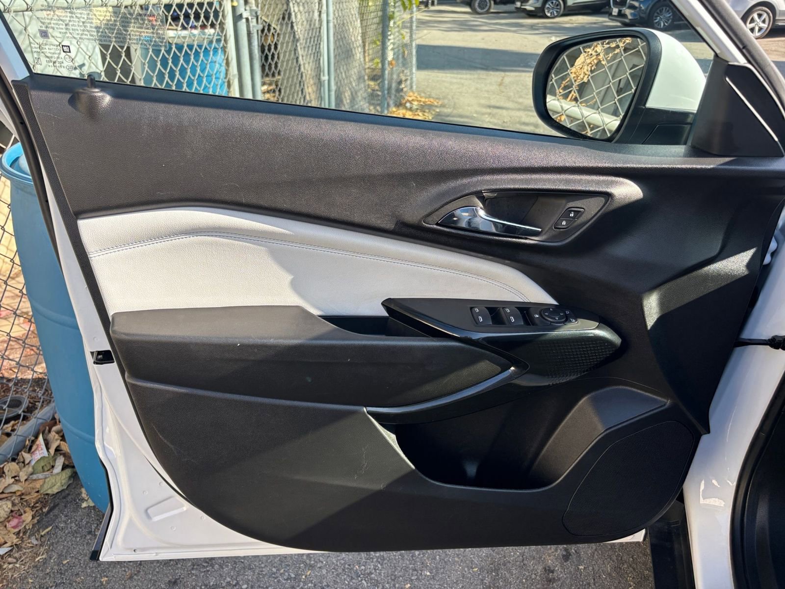 Used 2025 Chevrolet Trax LT w/ LT Convenience Package image 20