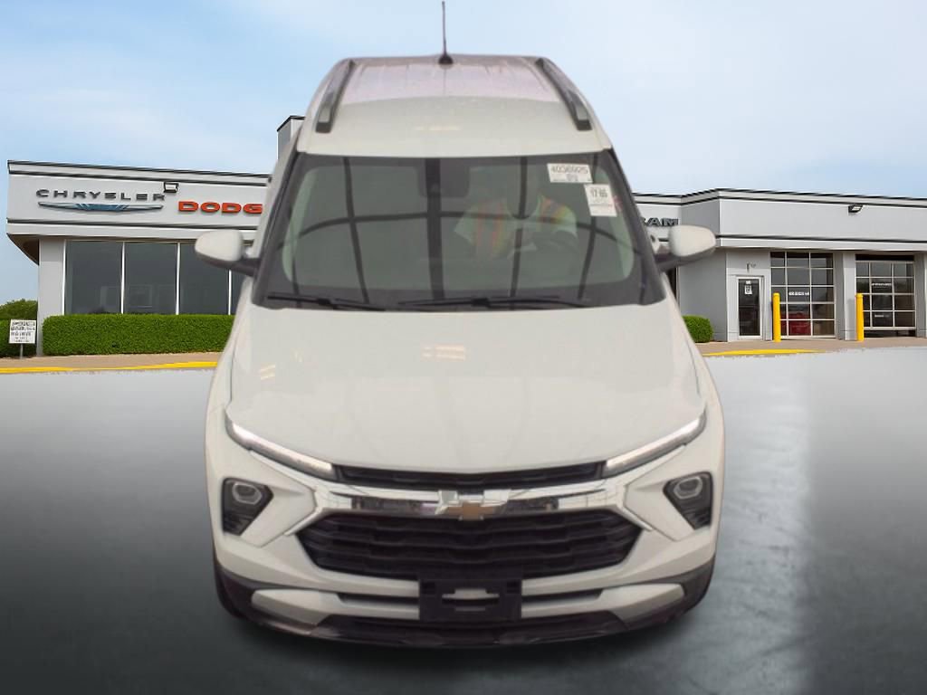 Used 2025 Chevrolet TrailBlazer LT AWD/4WD image 3