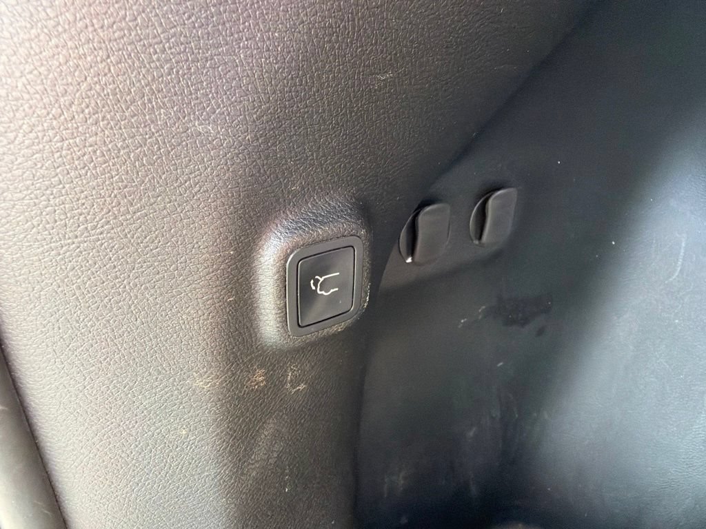 Used 2019 Jeep Cherokee Trailhawk AWD/4WD image 18