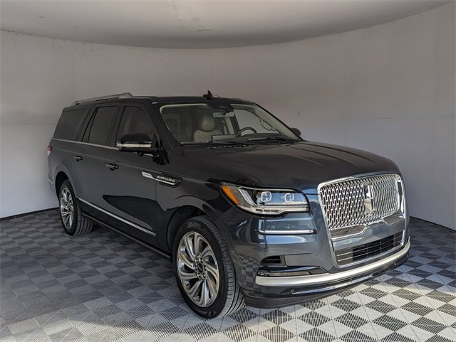 Used 2024 Lincoln Navigator L Reserve image 2