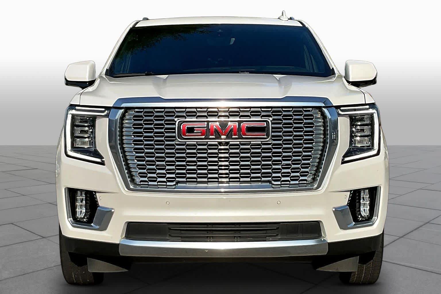 Used 2024 GMC Yukon XL Denali w/ Denali Reserve Package AWD/4WD image 4
