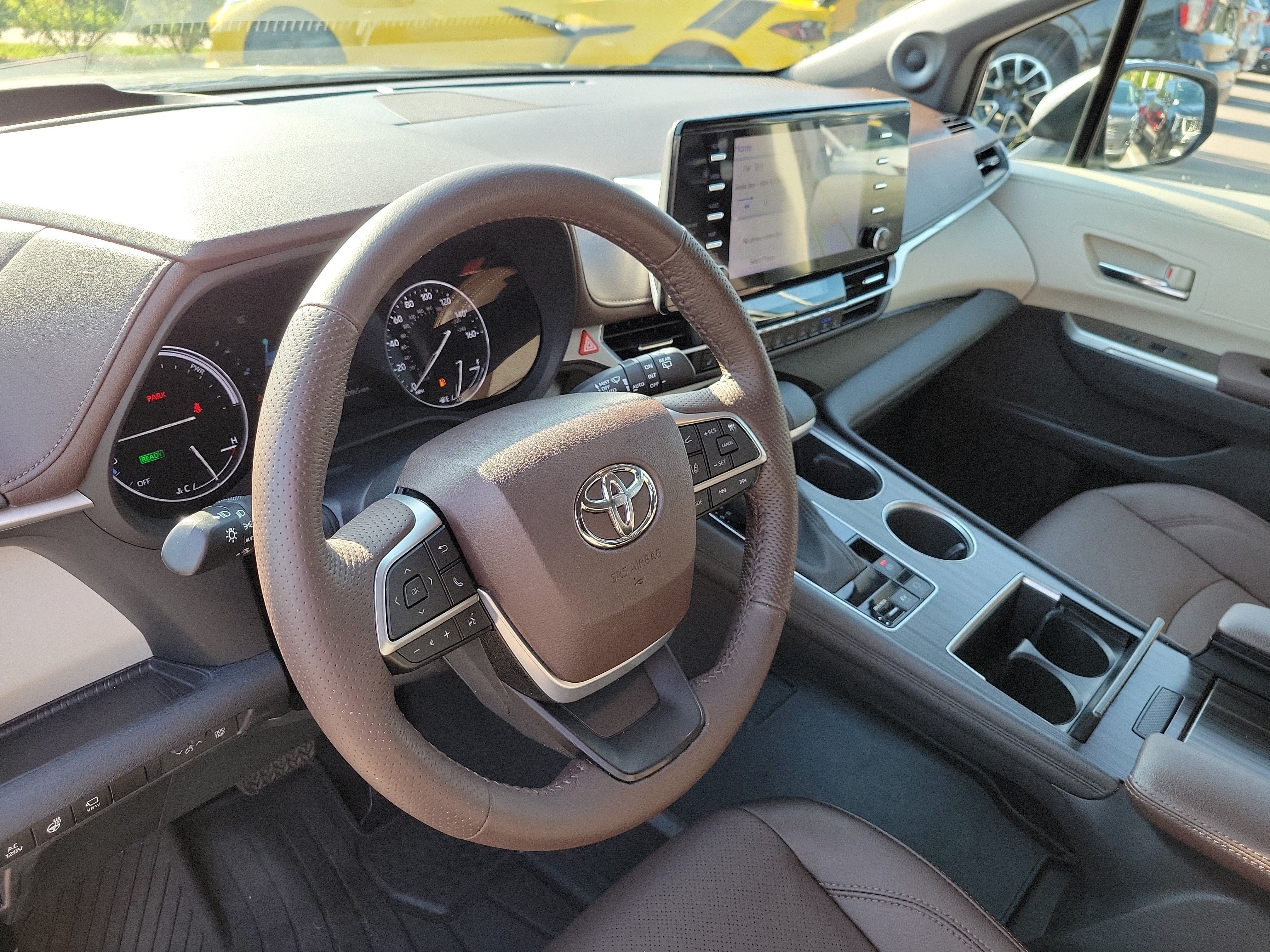 Used 2023 Toyota Sienna Platinum FWD image 25