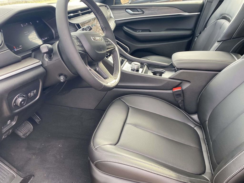 New 2026 Jeep Grand Cherokee Limited w/ Luxury Tech Group II RWD image 12