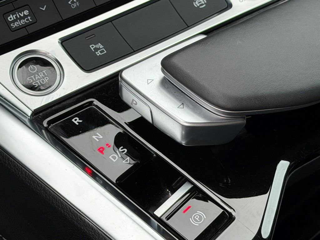 Certified 2022 Audi e-tron Premium image 34