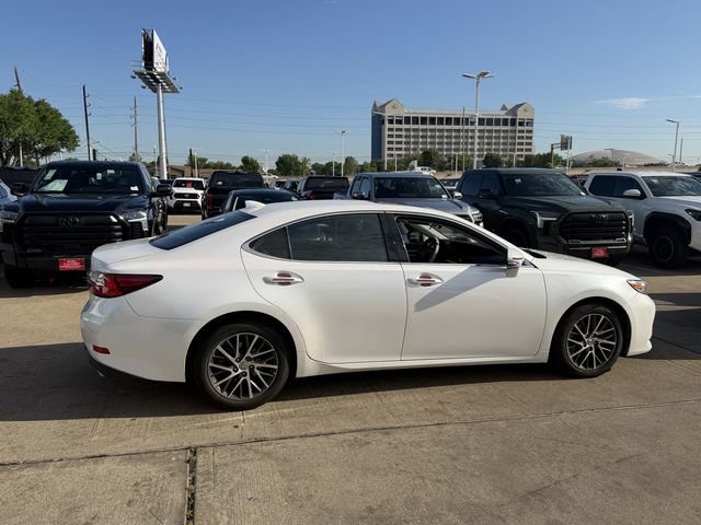 Used 2018 Lexus ES 350 w/ Luxury Package w/Wood Trim image 4
