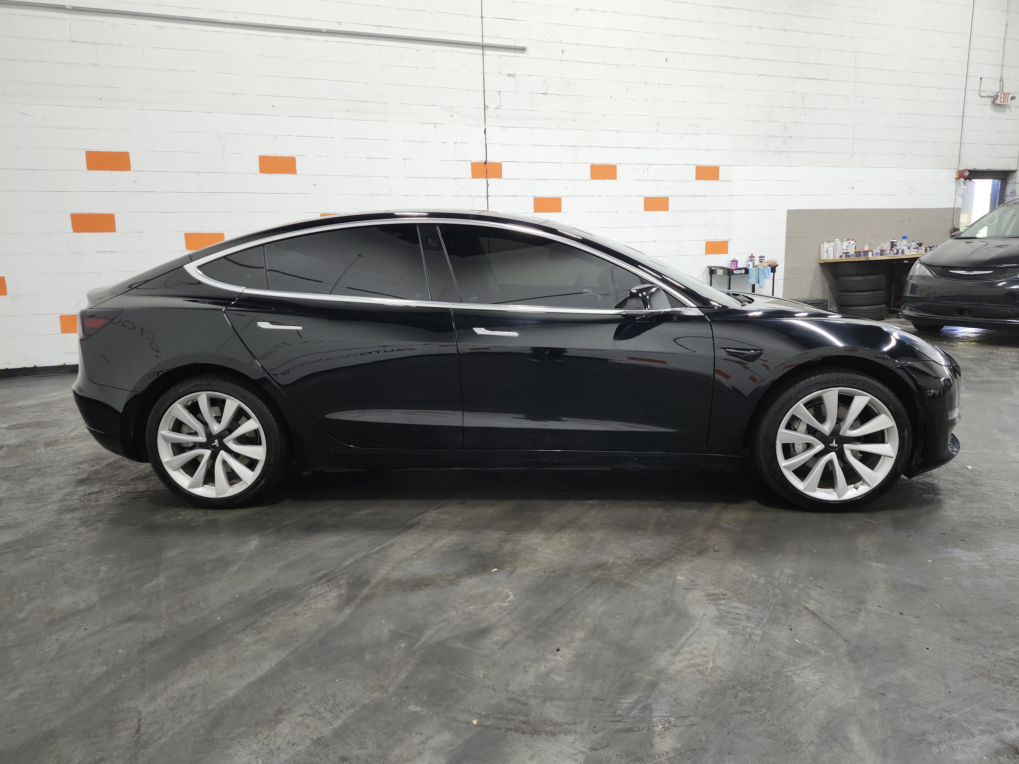 Used 2019 Tesla Model 3 Standard Range image 18
