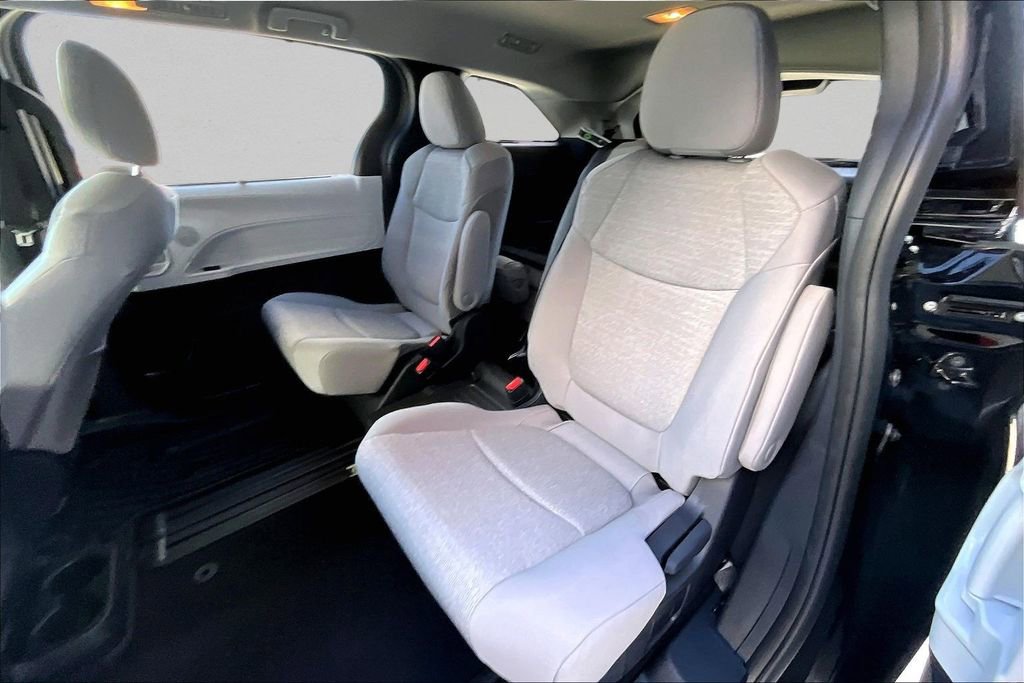 Certified 2026 Toyota Sienna LE image 21
