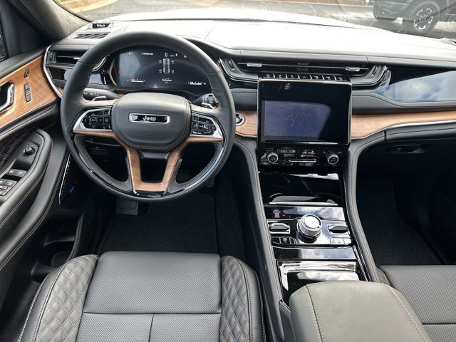 New 2025 Jeep Grand Cherokee Summit image 21