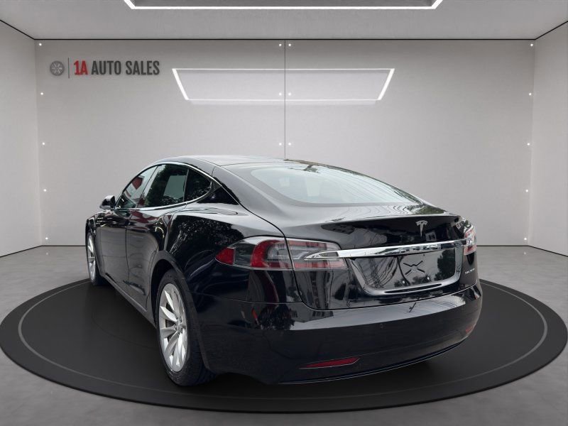 Used 2019 Tesla Model S Standard Range image 3