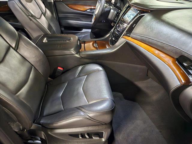 Used 2018 Cadillac Escalade Premium Luxury image 19
