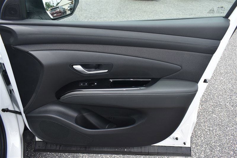 Used 2025 Hyundai Santa Cruz SEL AWD/4WD image 28