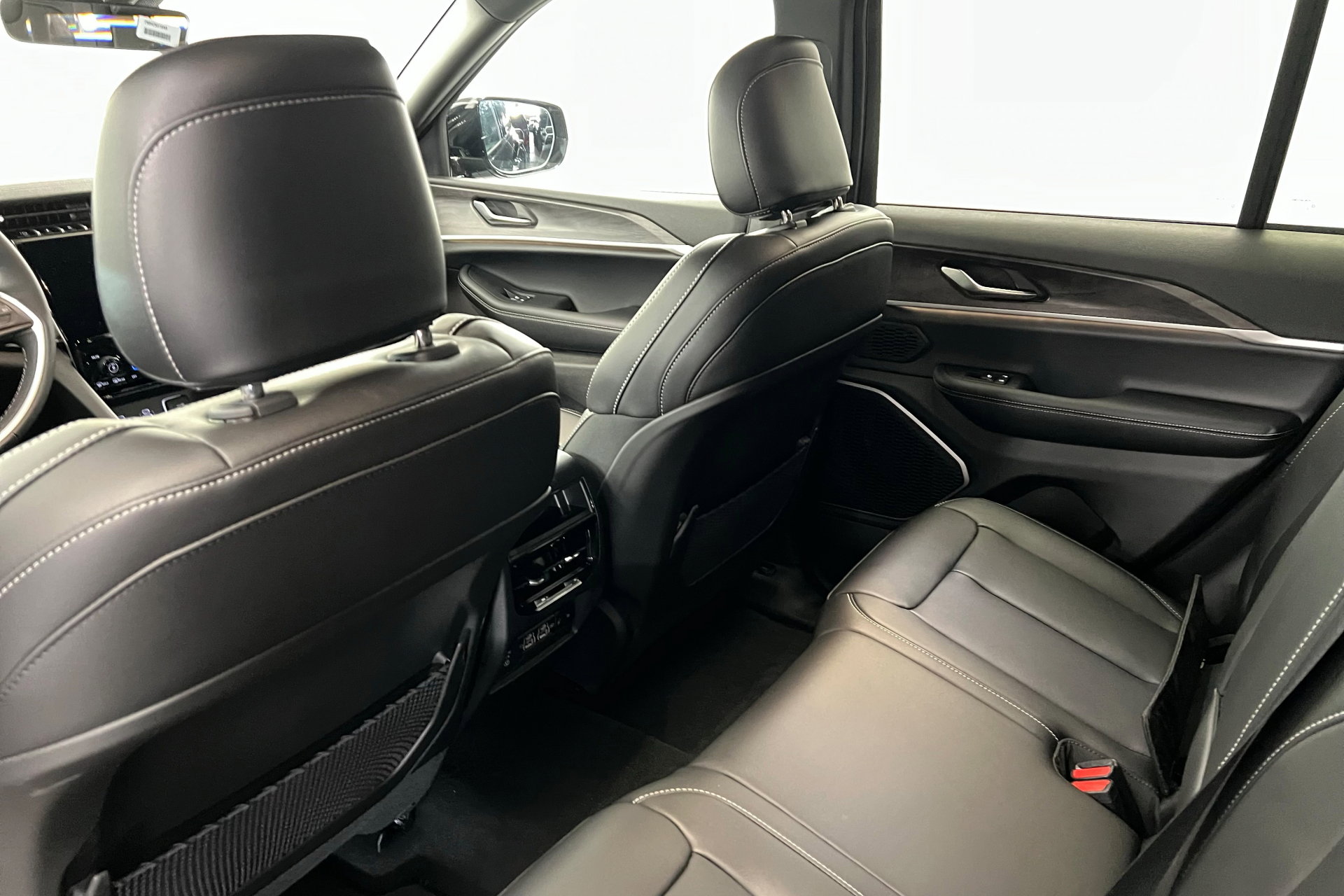 New 2025 Jeep Grand Cherokee Limited w/ Black Appearance Package AWD/4WD image 19