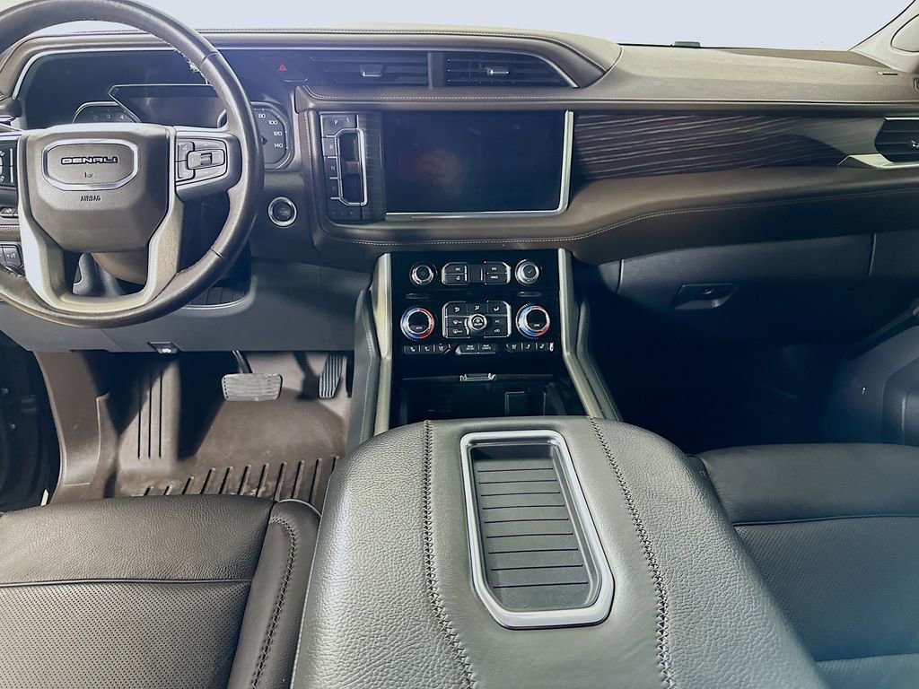 Used 2021 GMC Yukon XL Denali w/ Denali Premium Package image 19