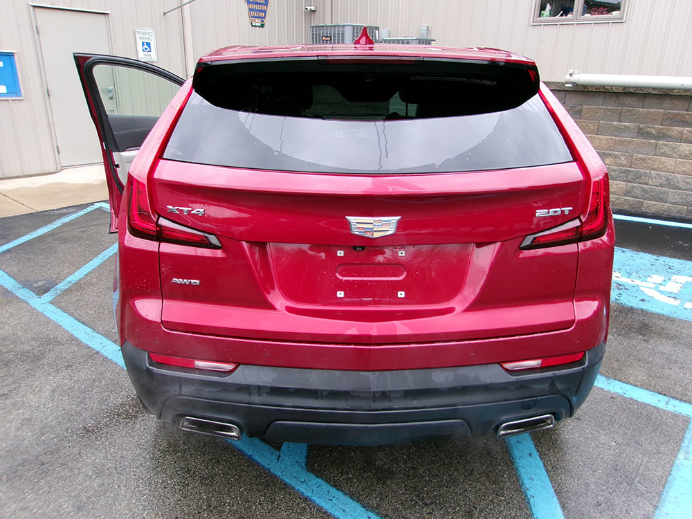 Used 2019 Cadillac XT4 Luxury w/ Cold Weather Package AWD/4WD image 4