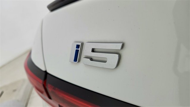 Used 2025 BMW i5 eDrive40i w/ M Sport Package image 17