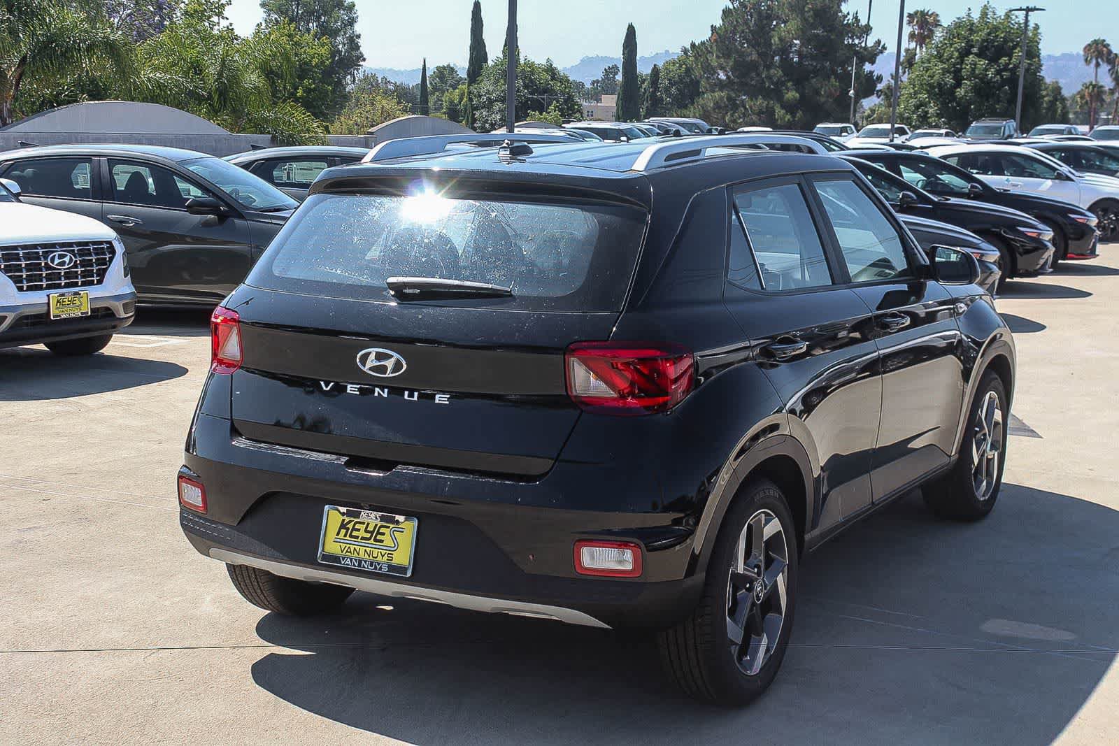 New 2026 Hyundai Venue SEL FWD image 4