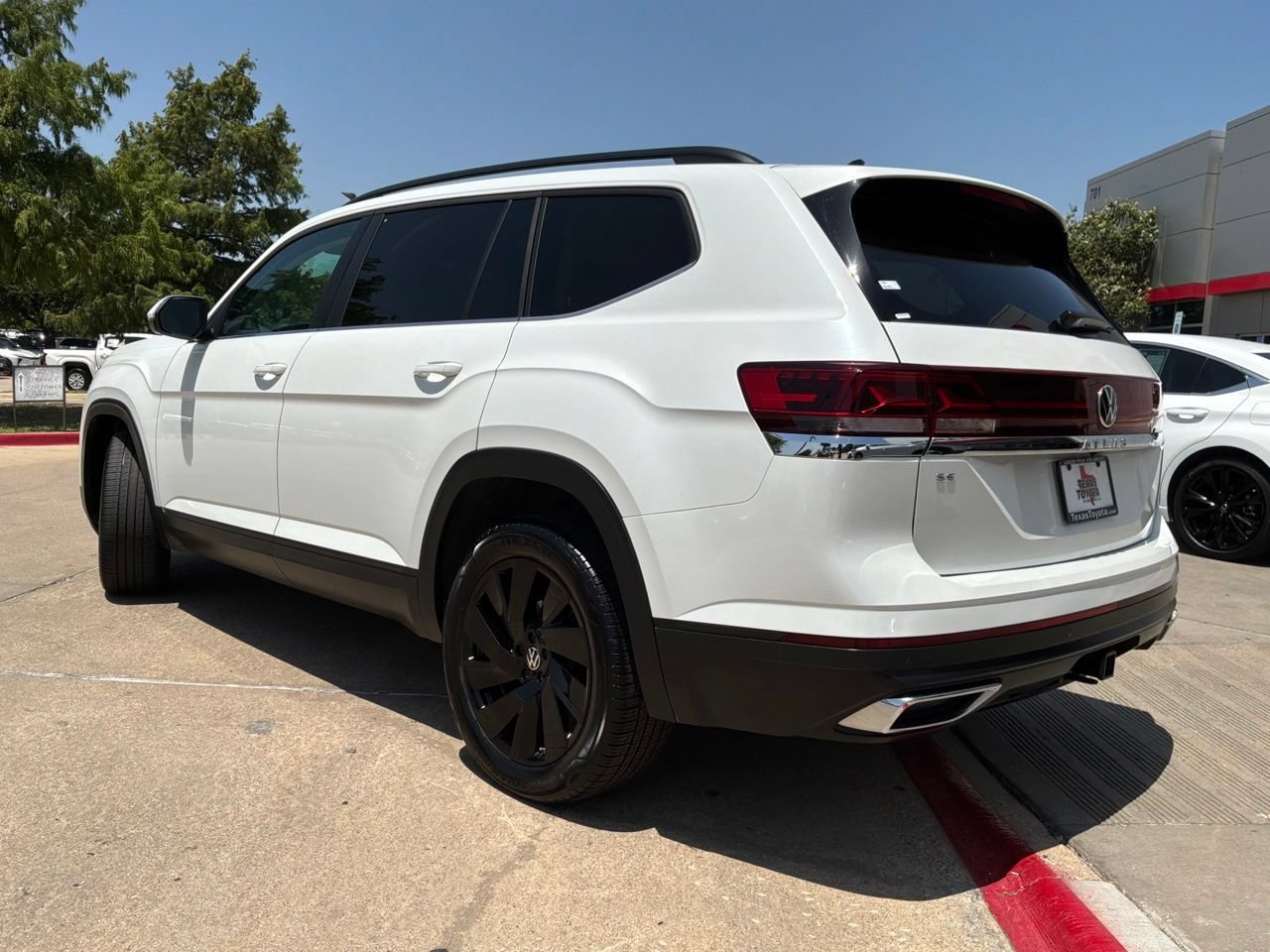 Used 2026 Volkswagen Atlas SE FWD image 8