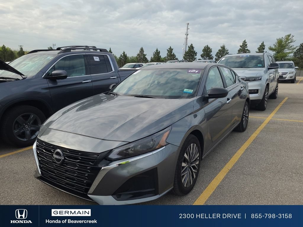 Used 2025 Nissan Altima 2.5 SV FWD image 1