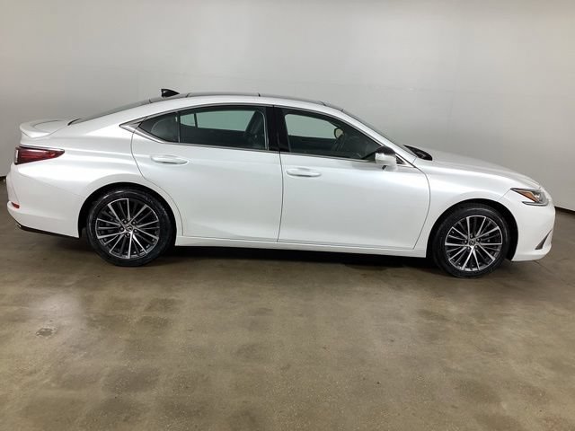Used 2022 Lexus ES 350 w/ Premium Package FWD image 4