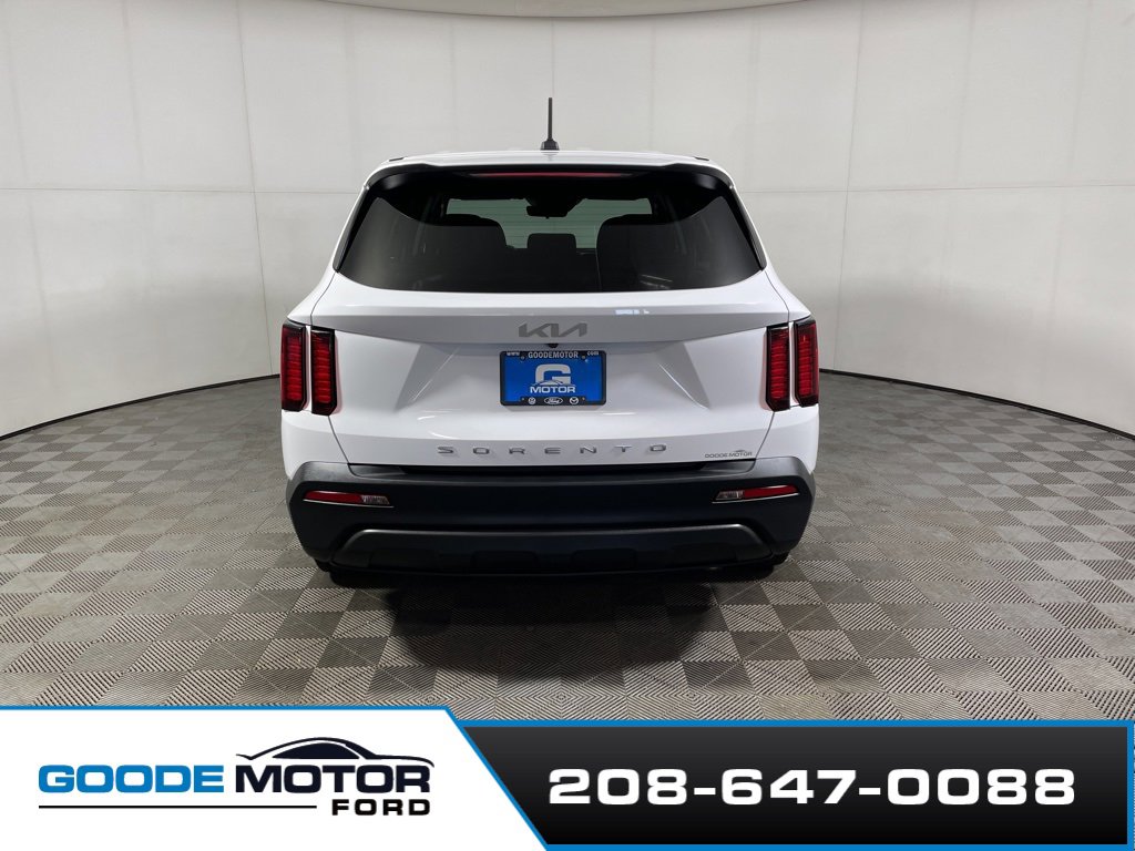 Used 2022 Kia Sorento LX image 6