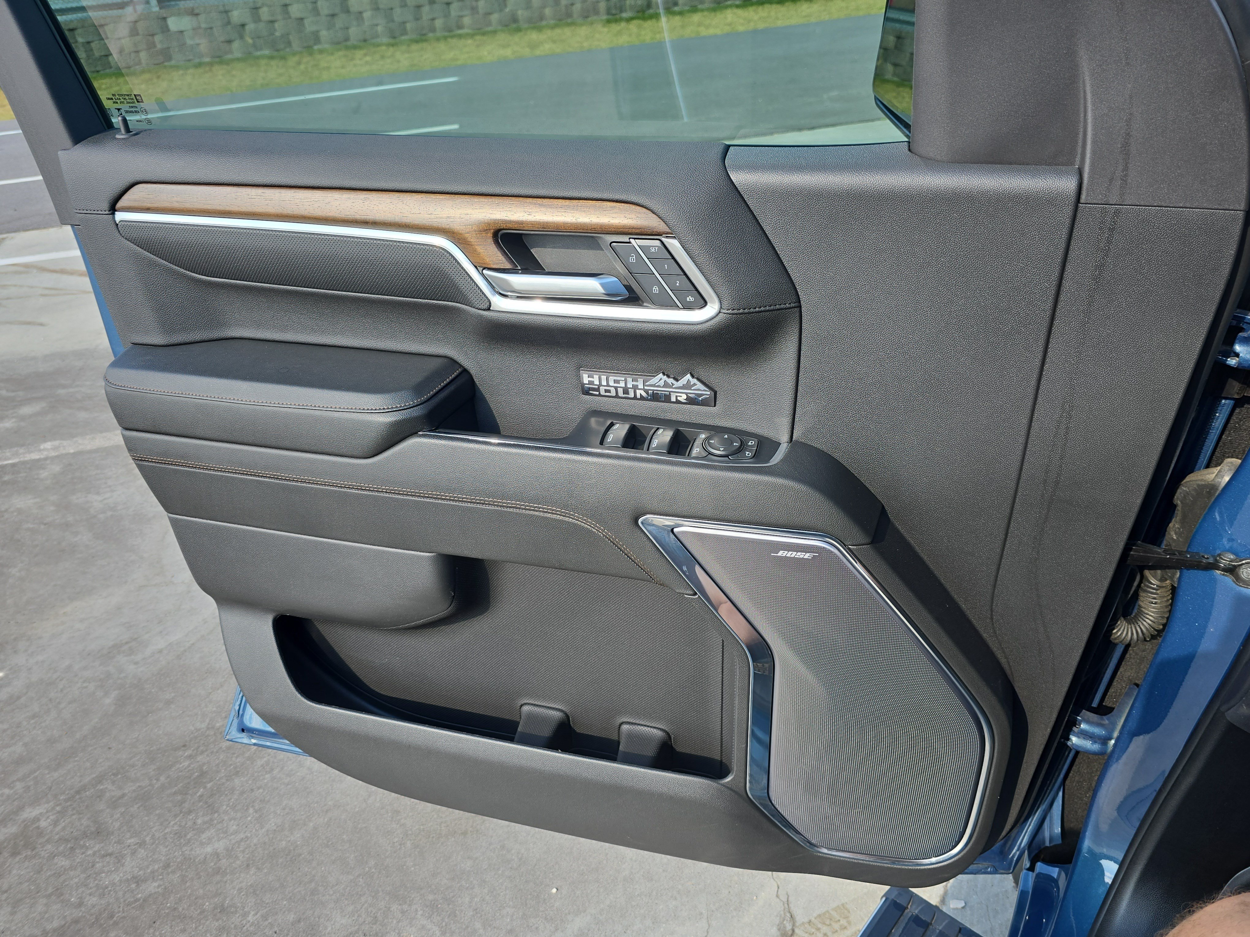 Used 2024 Chevrolet Silverado 1500 High Country w/ High Country Premium Package AWD/4WD image 28