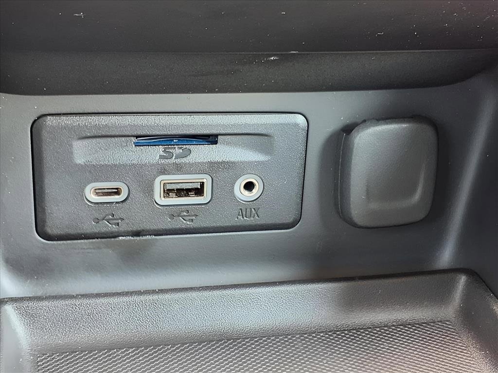 Used 2024 GMC Terrain SLT image 13