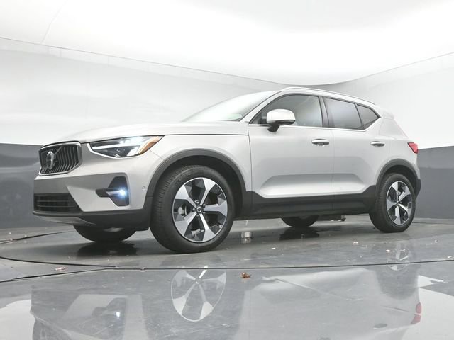 Used 2024 Volvo XC40 B5 Plus w/ Protection Package Premier image 39