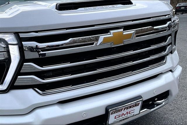 Used 2024 Chevrolet Silverado 2500 High Country w/ Technology Package AWD/4WD image 29